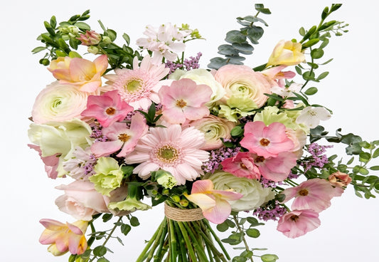 flowers delivery Miami featuring roses